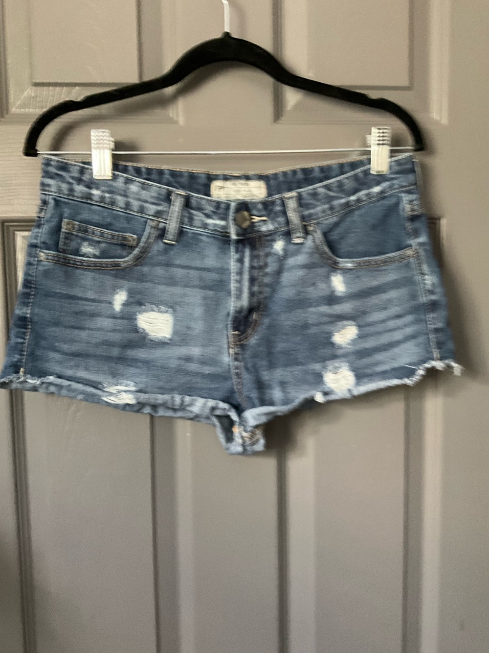 Free People 28” distressed shorts